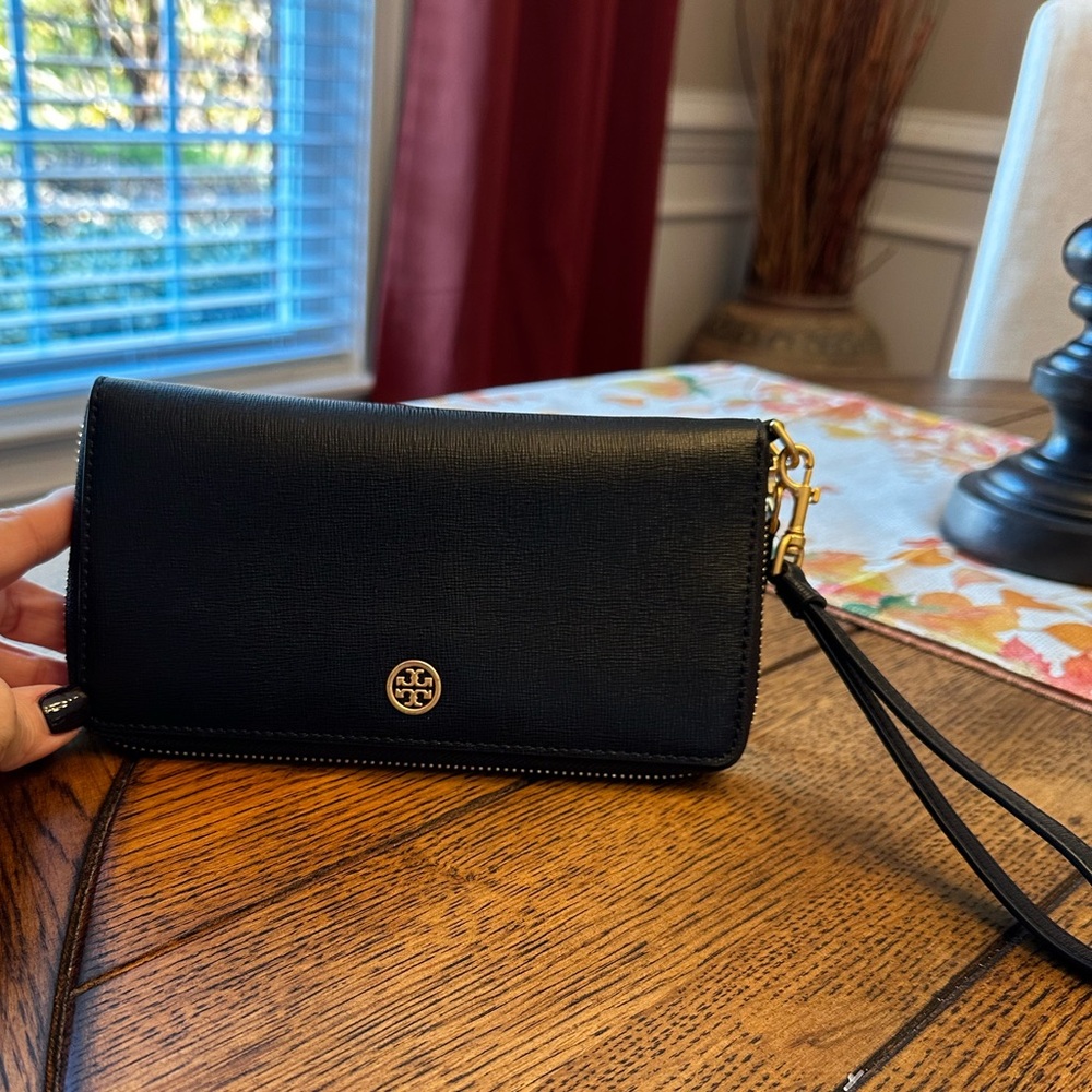 Tory Burch Robinson Continental Leather Wallet Black